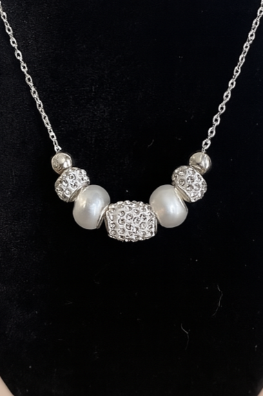 Elegant Crystal & Pearl Bead Necklace